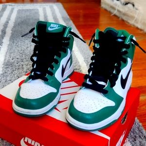 Nike Jordan 1s high tops greens